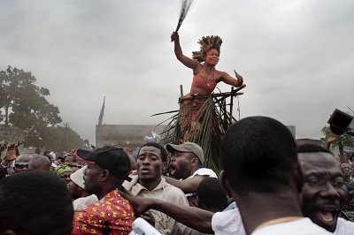 A traditional dancer and crowd salute Jean-Pierre Bemba as he walks to a rally from the airport, Kinshasa, 2006