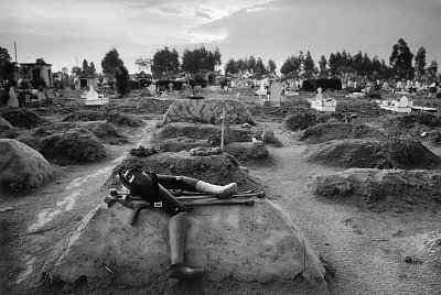 An amputee's grave, Kuito, Angola, 2000