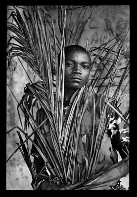 Mai Mai militia in training near Beni, eastern DRC, for immediate deployment with the APC (Armée Populaire du Congo), the army of the RCD-KIS-ML, December 2002 Portrait XIII