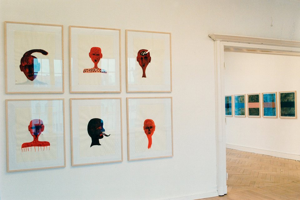 <p><em>Arbeiten auf Papier</em>, installation view, vierte Etage, 1995</p>