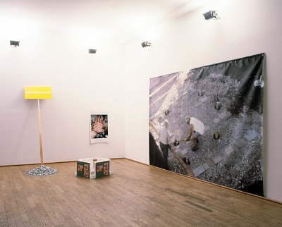 Aldrei – Nie – Never, installation view, Kuckei + Kuckei, 2004