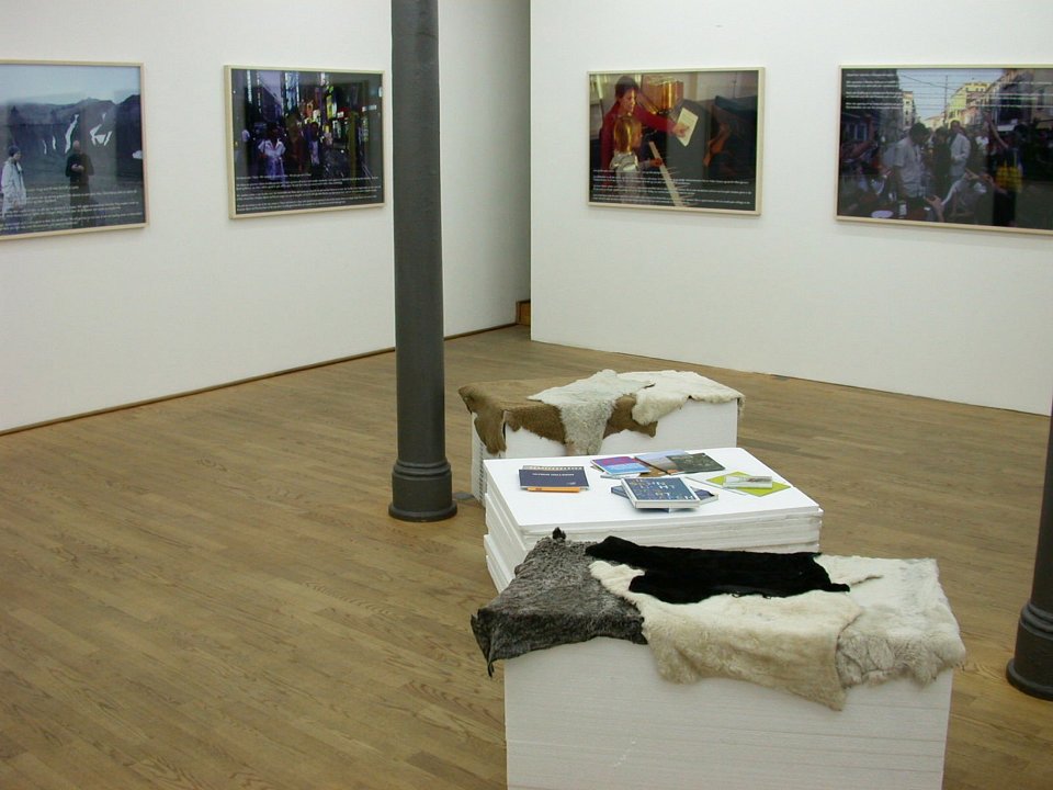 <p><em>Nytt – Neu – New</em>, installation view, Kuckei + Kuckei, 2007</p>