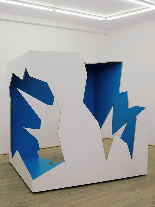 <p><em>No-Form-System</em>, installation view, Kuckei + Kuckei, 2007</p>
