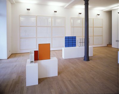 Sicherheit und Selbst ist der Mann, installation view, Kuckei + Kuckei, 1998